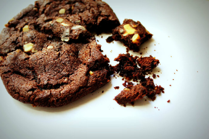 μάζεψε τα ψίχουλα