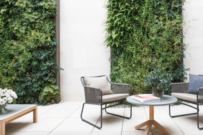 σαλονάκι σε αίθριο