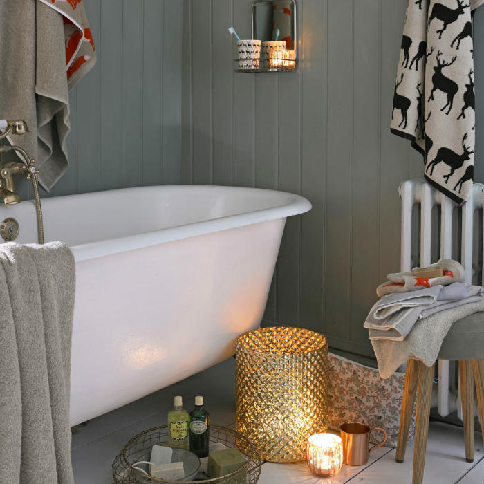 Κεριά στο μπάνιο.