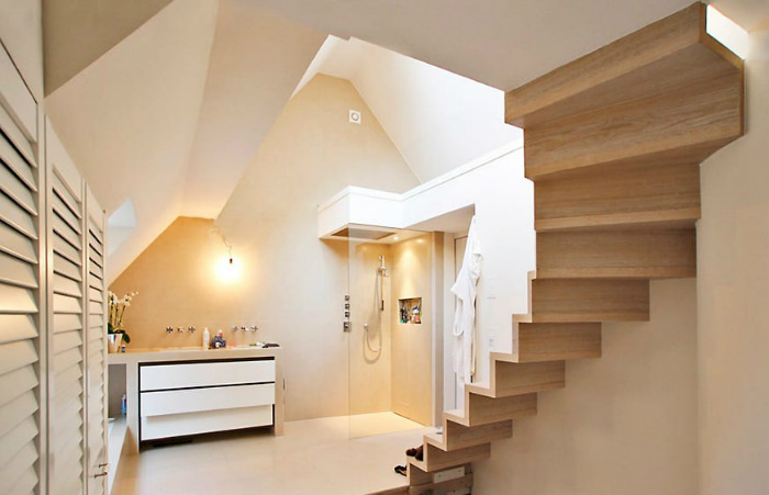 Σουίτα δύο ορόφων σε σοφίτα.