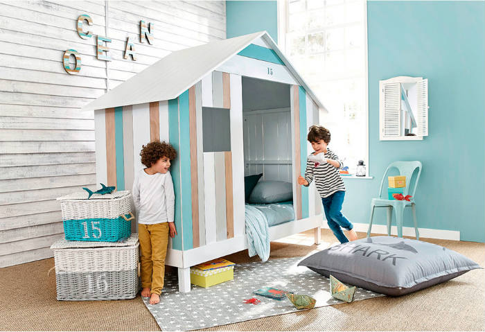 Υπνοδωμάτιο παραθαλάσσιας, ναυτικής διακόσμησης.