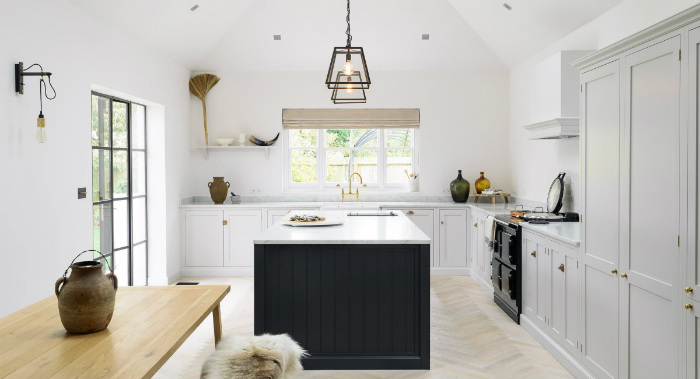 Άνετη τραπεζαρία κουζίνας.