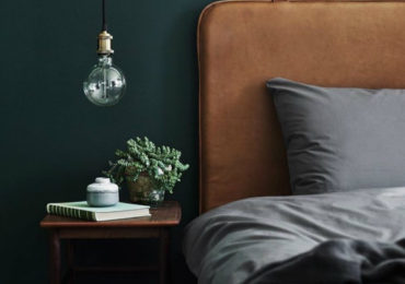 Τα σκούρα πράσινα υπνοδωμάτια είναι μυστηριώδη, πολυτελή και όμορφα.