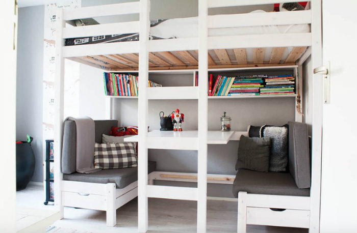 Γραφείο, καναπέδες και τραπεζαρία κάτω από το κρεβάτι.