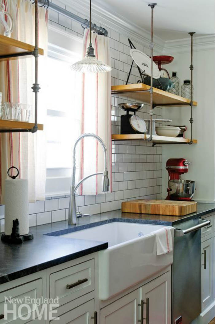 Λεπτομέρεια από τον νιπτήρα με σπιράλ.