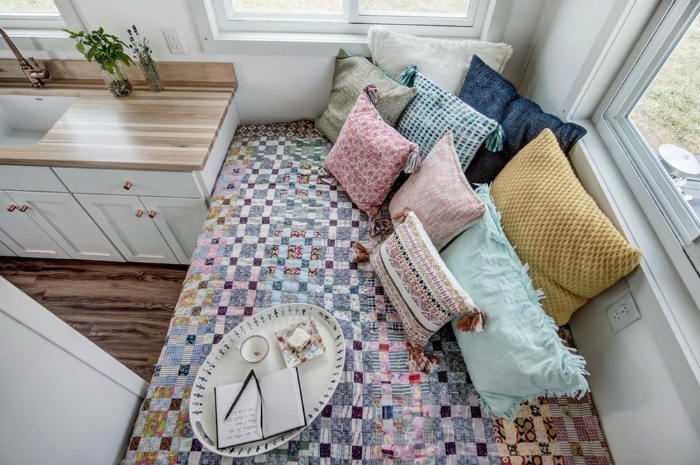 Το κρεβάτι και μέρος της κουζίνας του Nugget.