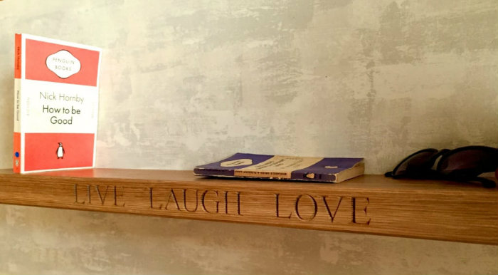 Δεν καλύπτεις το καλοριφέρ, αλλά τραβάς το βλέμμα ψηλά.