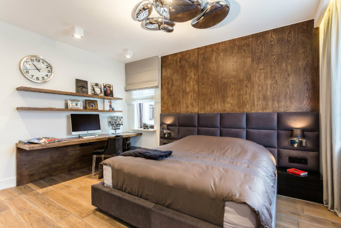 Κρεβατοκάμαρα με γραφείο.