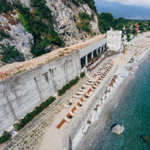 Ένα υπέροχο καφέ-beach bar, σε παλιά σιδηροδρομική γραμμή στην Πιερία!
