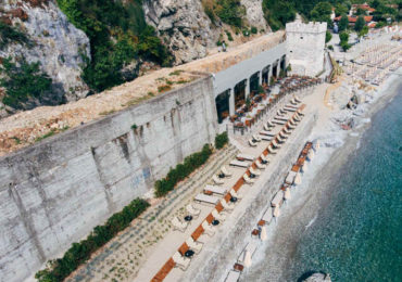 Άποψη από ψηλά για να καταλάβεις το μέγεθος του τούνελ.