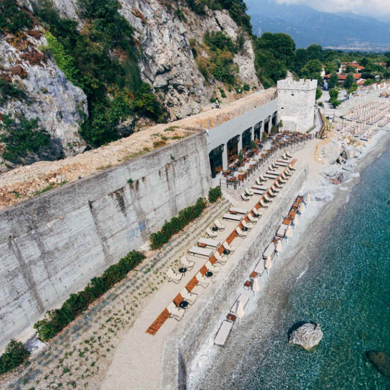 Άποψη από ψηλά για να καταλάβεις το μέγεθος του τούνελ.