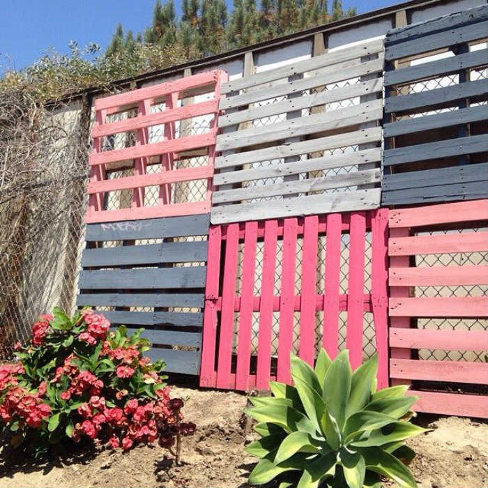 Φράχτης από παλέτες.