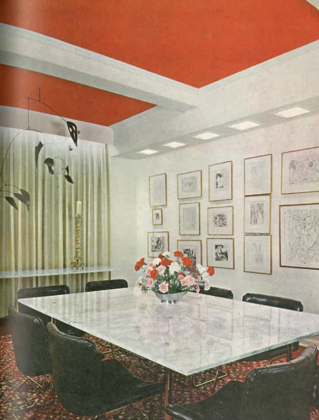 Κόκκινο ταβάνι.