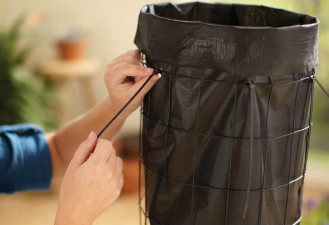 Ασφάλισε την σακούλα του πύργου λουλουδιών.