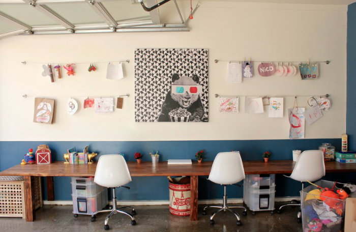 Χώρος γραφείου για τρία παιδιά.