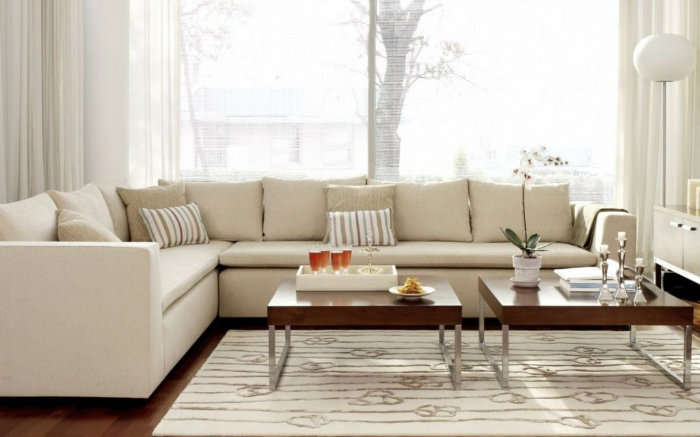 Δοκίμασε τον καναπέ πριν τον αγοράσεις. κρεμ γωνιακός καναπές.