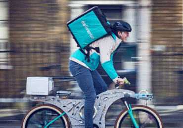 Ποδήλατο για παραδόσεις κατασκευασμένο από εργαλεία κουζίνας!