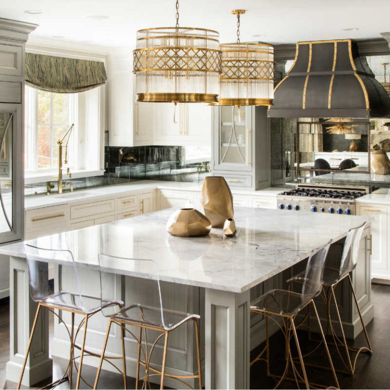 Διακόσμηση με χρυσές αποχρώσεις.