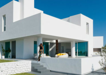 Αιγαιοπελαγίτικο, μινιμαλιστικό εξοχικό στην Σαντορίνη!