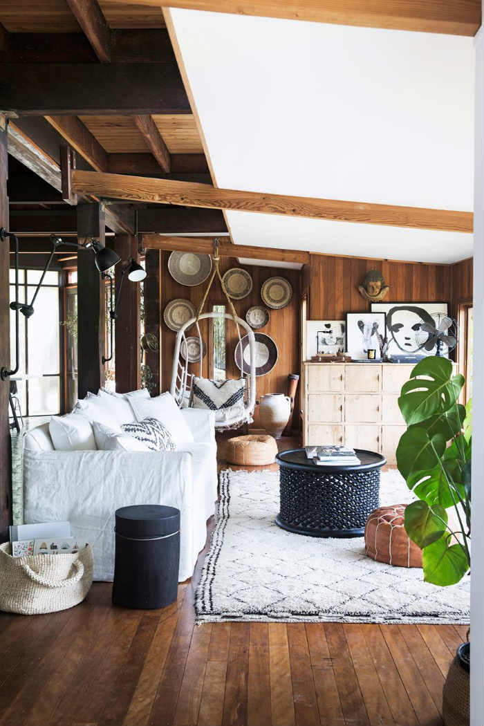 Το καθιστικό του μοντέρνου αγροκτήματος.