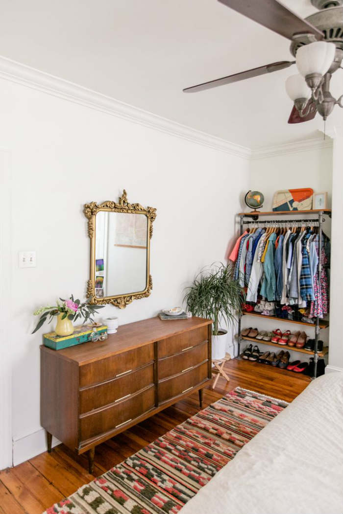 Ντουλάπα σε εσοχή του τοίχου.