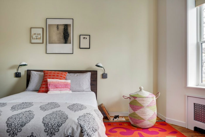 Ζεστό και άνετο υπνοδωμάτιο.