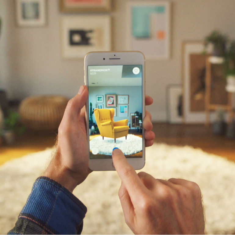 Αν σου αρέσει το έπιπλο που έχεις «τοποθετήσει» στον χώρο σου, μπορείς να το αγοράσεις με το πάτημα ενός κουμπιού.