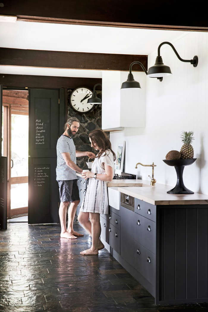 Η πολύ μοντέρνα κουζίνα μετατράπηκε σε κουζίνα Μοντέρνου Αγροκτήματος!