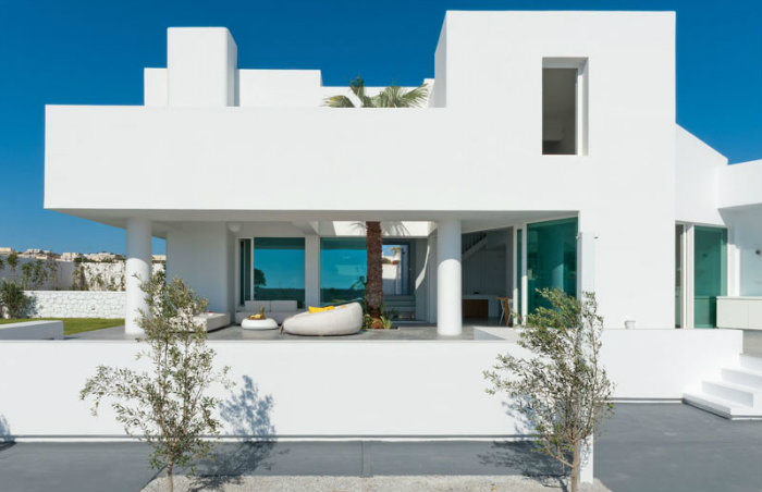 Άποψη του ενός εξωτερικού καθιστικού.