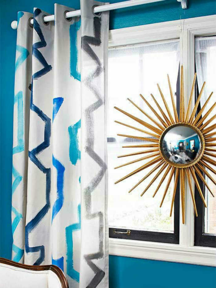 Μπορείς πάντα να βάψεις τις κουρτίνες σου με ένα πιο αφηρημένο σχέδιο.