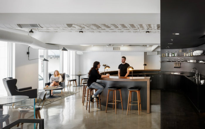 Η εταιρεία υψηλής τεχνολογίας Squarespace δημιούργησε έναν άκρως δημιουργικό χώρο για τους εργαζόμενους της, όπου ο καθένας μπορεί να πάει σε κάποιο άλλο μέρος και να συνεχίσει να δουλεύει!