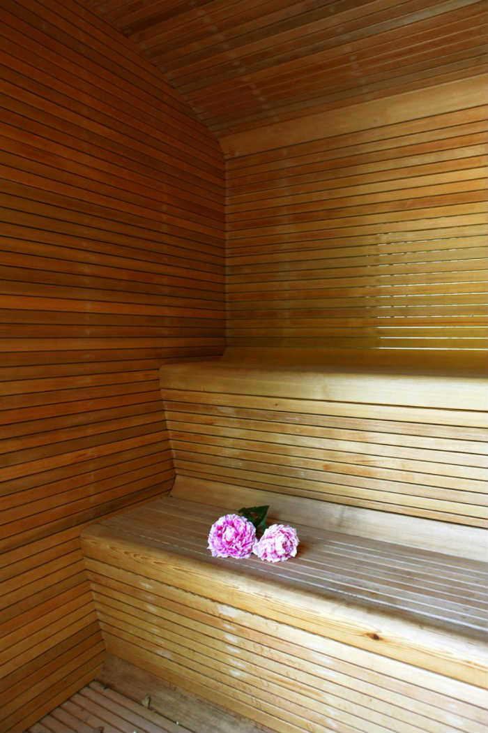 Χτιστοί πάγκοι σάουνας