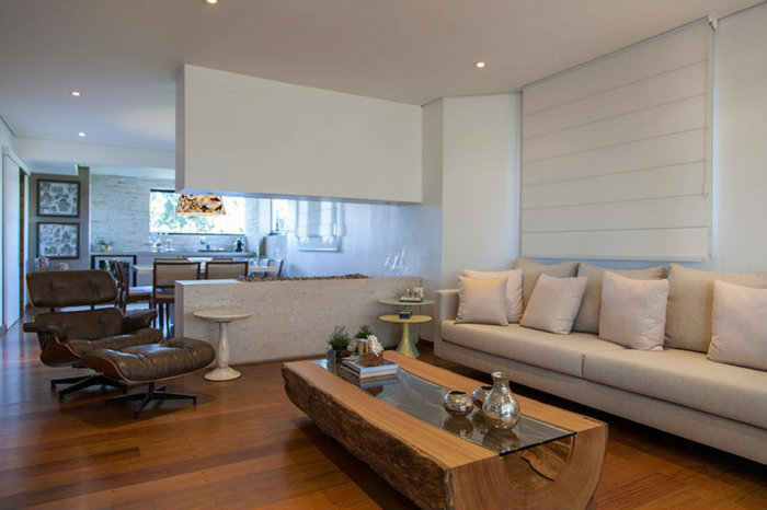 Τραπέζι από κορμό δέντρου.