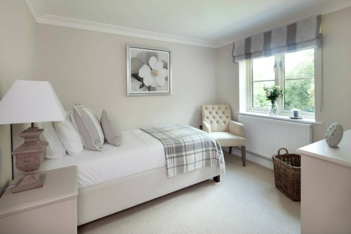 Χρησιμοποίησε πολλά διακοσμητικά στοιχεία.