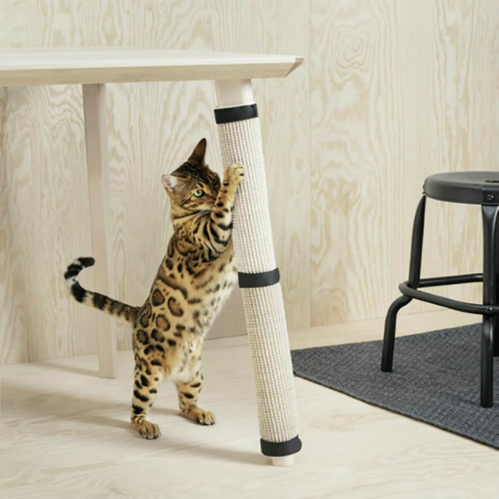 Αυτοκόλλητο χαλί-ονυχοδρόμιο για πόδι τραπεζιού.