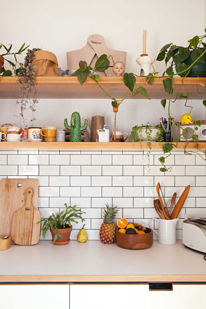 Διακόσμηση ραφιού κουζίνας.