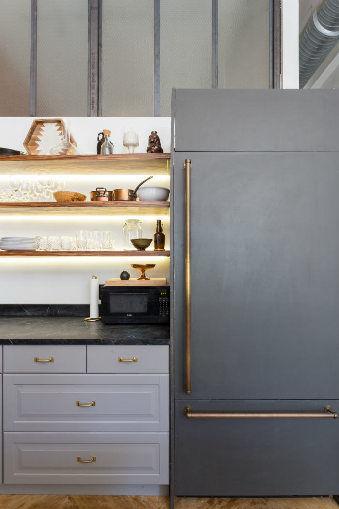 Φωτισμός ραφιών κουζίνας.