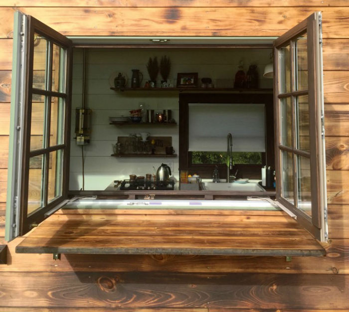 Το παράθυρο της κουζίνας γίνεται πάσο ή μπαρ!