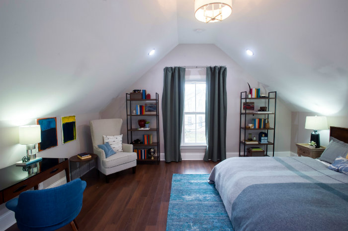 υπνοδωμάτιο σοφίτας με παρκέ
