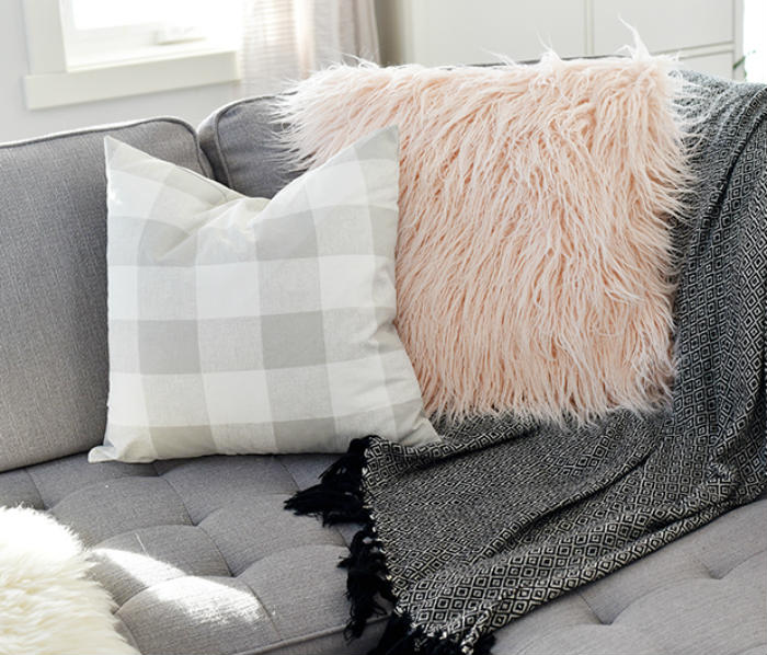 μαξιλαρι με ψευτικη γουνα