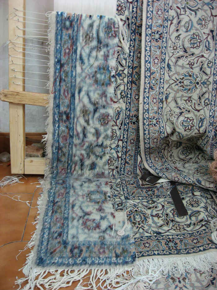 μπροστα και πισω πλευρα χαλιου σε συντηρηση