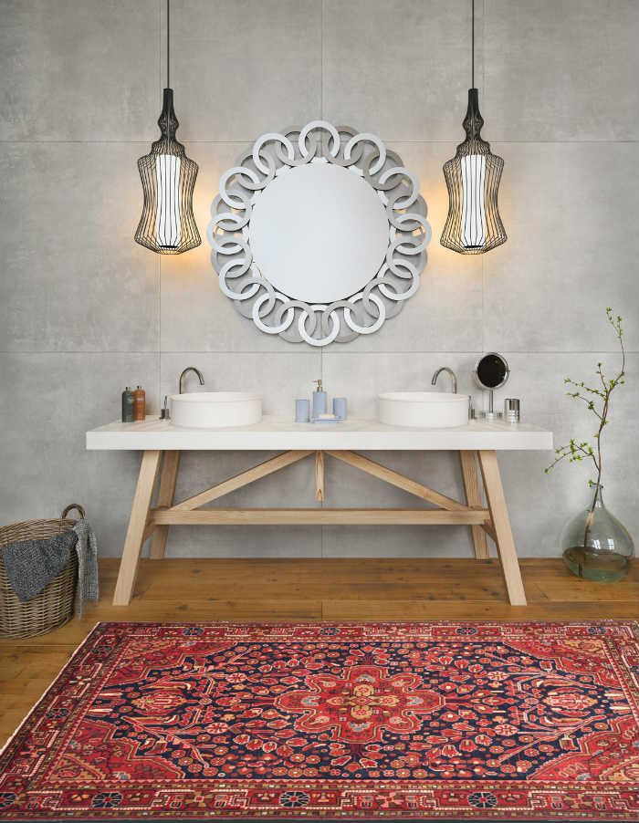 χαλι νομαδικης προελευσης στο μπανιο