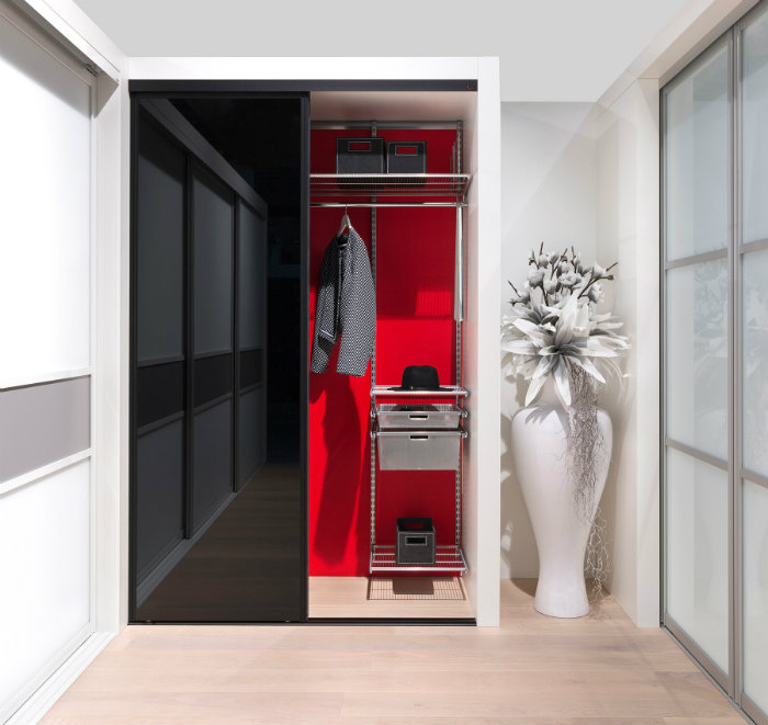 μαυρες συρομενες πορτες