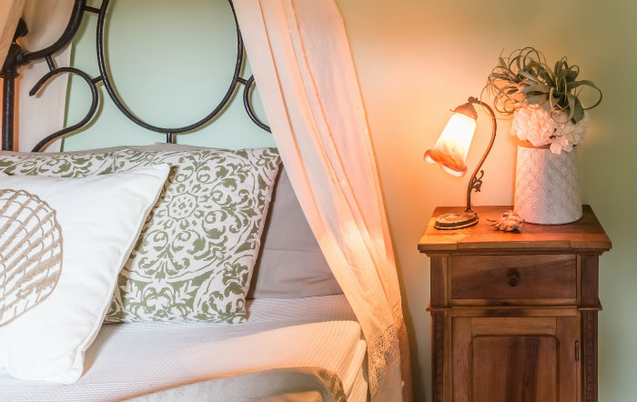 κυρια κρεβατοκαμαρα και κομοδινο