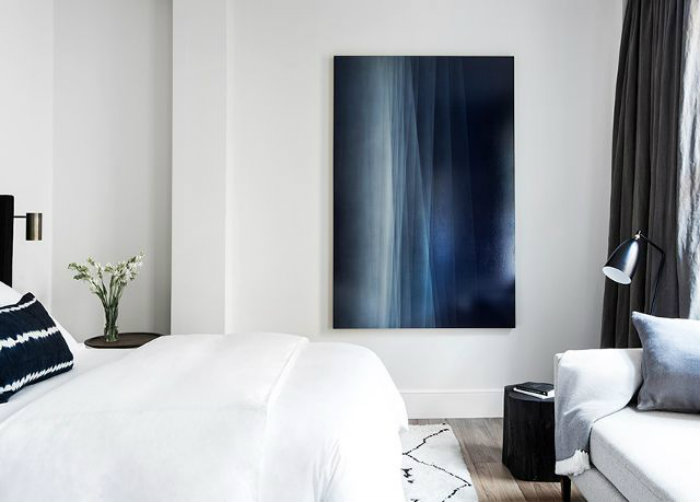 μαυρες κουρτινες και φωτιστικα