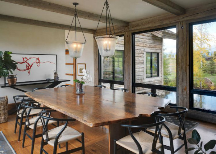 μεγαλη τραπεζαρια σε rustic χωρο