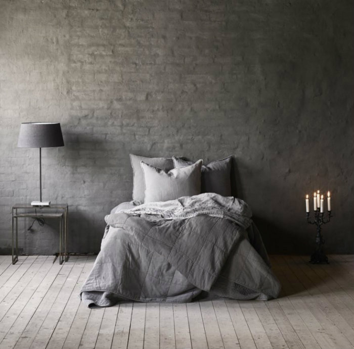 μονοχρωματικο υπνοδωματιο με γκρι σε ολους τους τονους