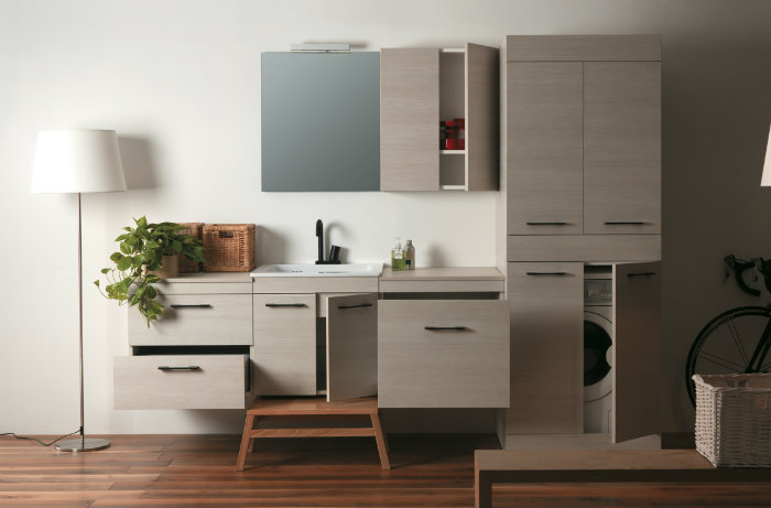 πολλα ντουλαπια σε χωρο πολλαπλων χρησεων