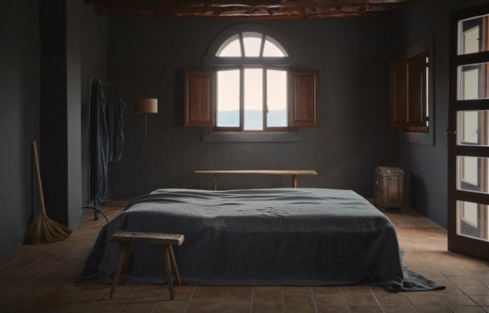 σκουρα γηινη μονοχρωματικη παλετα