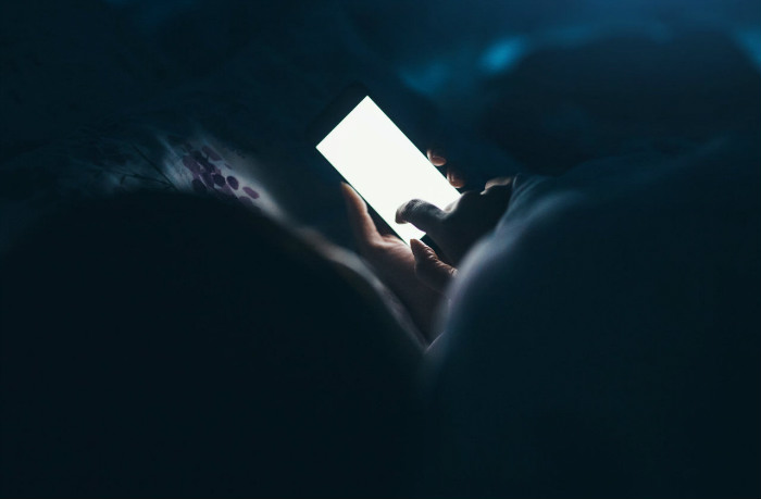 φωτεινη οθονη κινητου